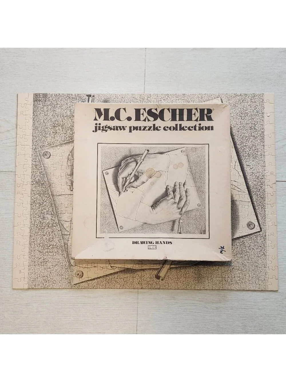 MC Escher Drawing Hands 551 Piece Art Jigsaw Puzzle 1977 Gallins Gallery